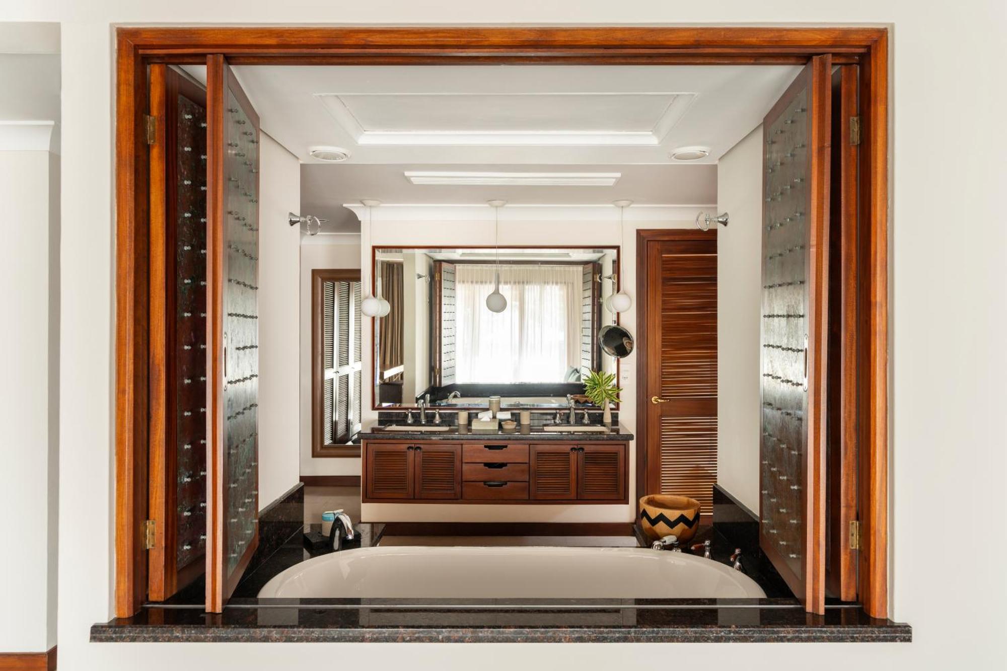 Constance Lemuria Grand Anse  Exterior photo A bathroom in a private home