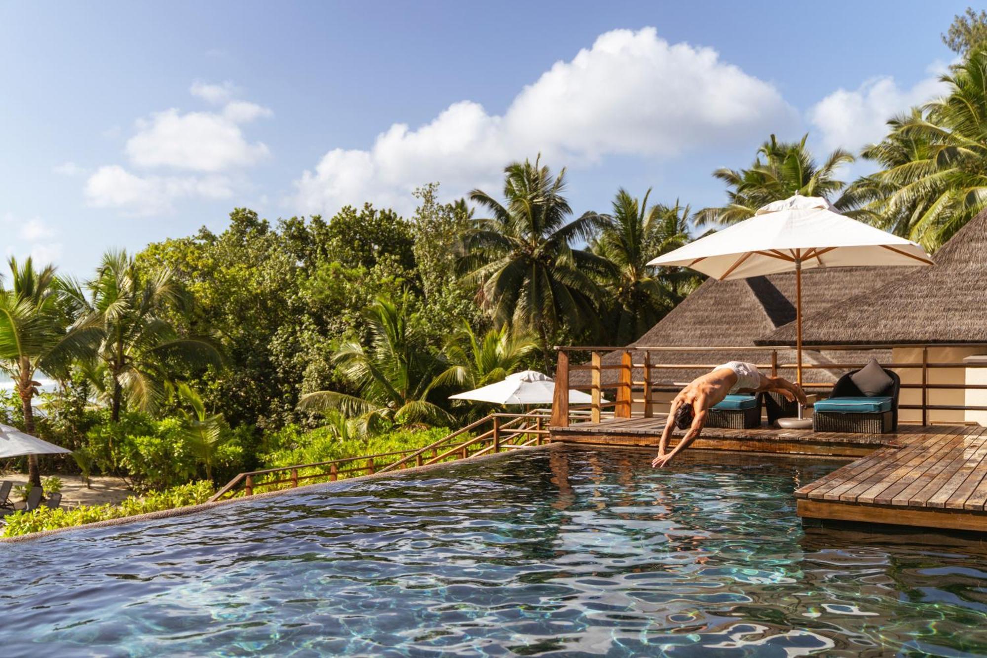 Constance Lemuria Grand Anse  Exterior photo The resort's infinity pool