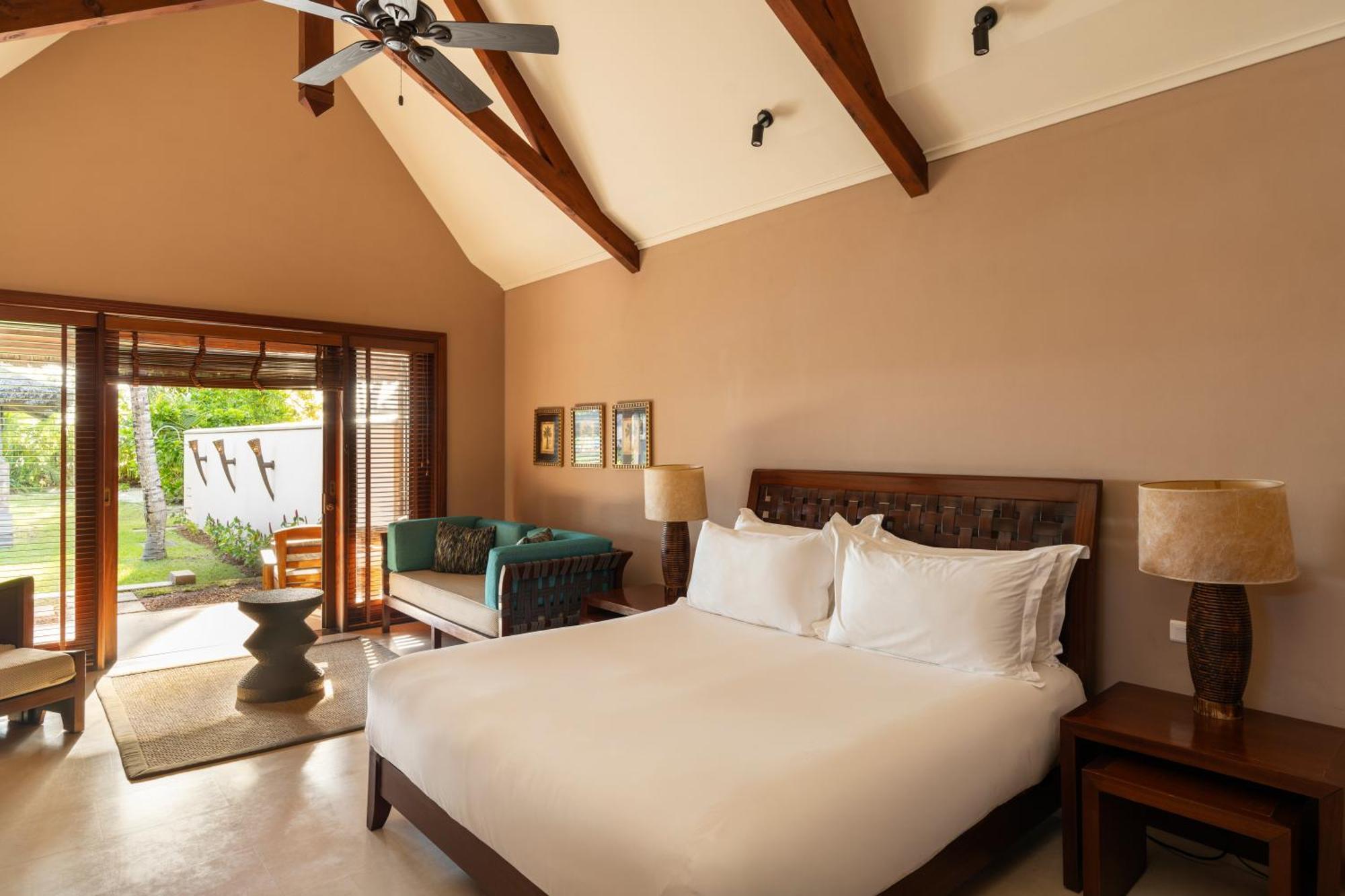Constance Lemuria Grand Anse  Exterior photo A bedroom at the resort