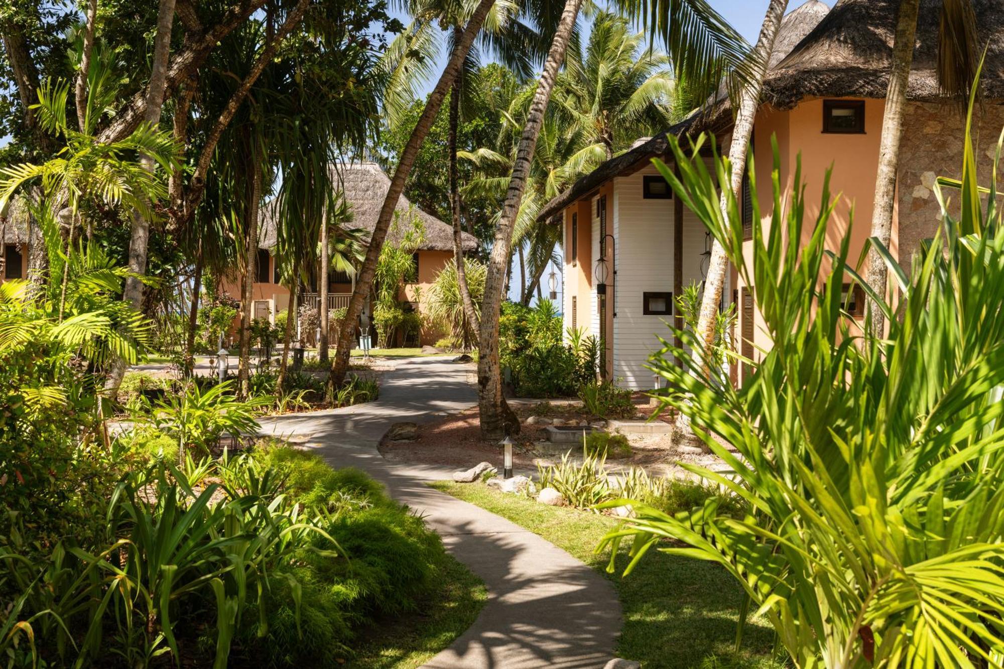 Constance Lemuria Grand Anse  Exterior photo The resort's bungalows