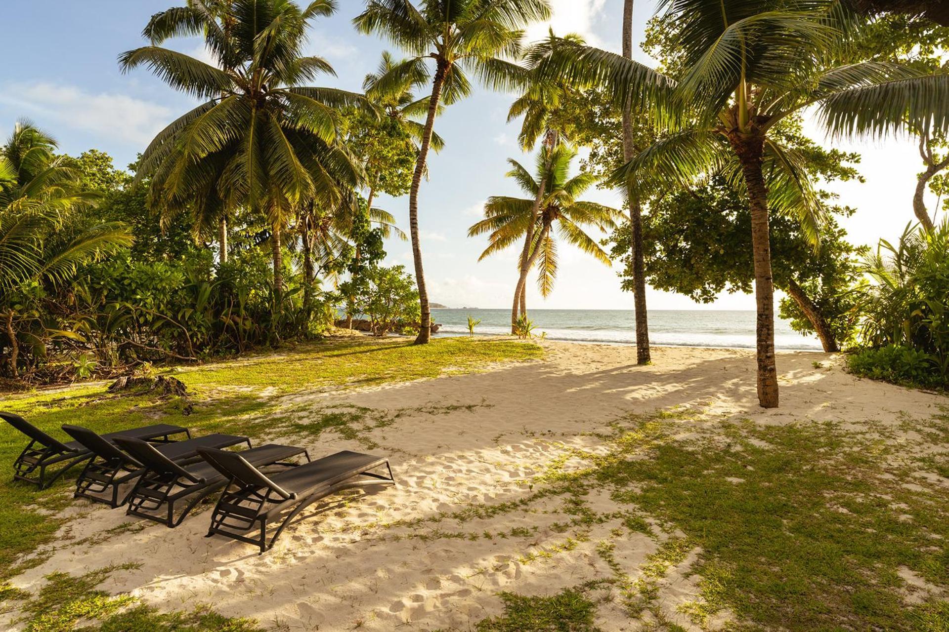 Constance Lemuria Grand Anse  Exterior photo Beach at the resort