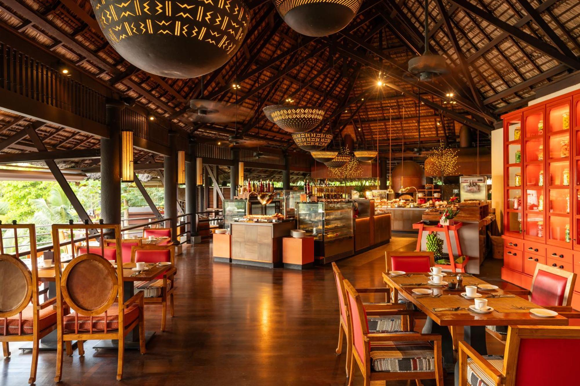 Constance Lemuria Grand Anse  Exterior photo The interior of the restaurant