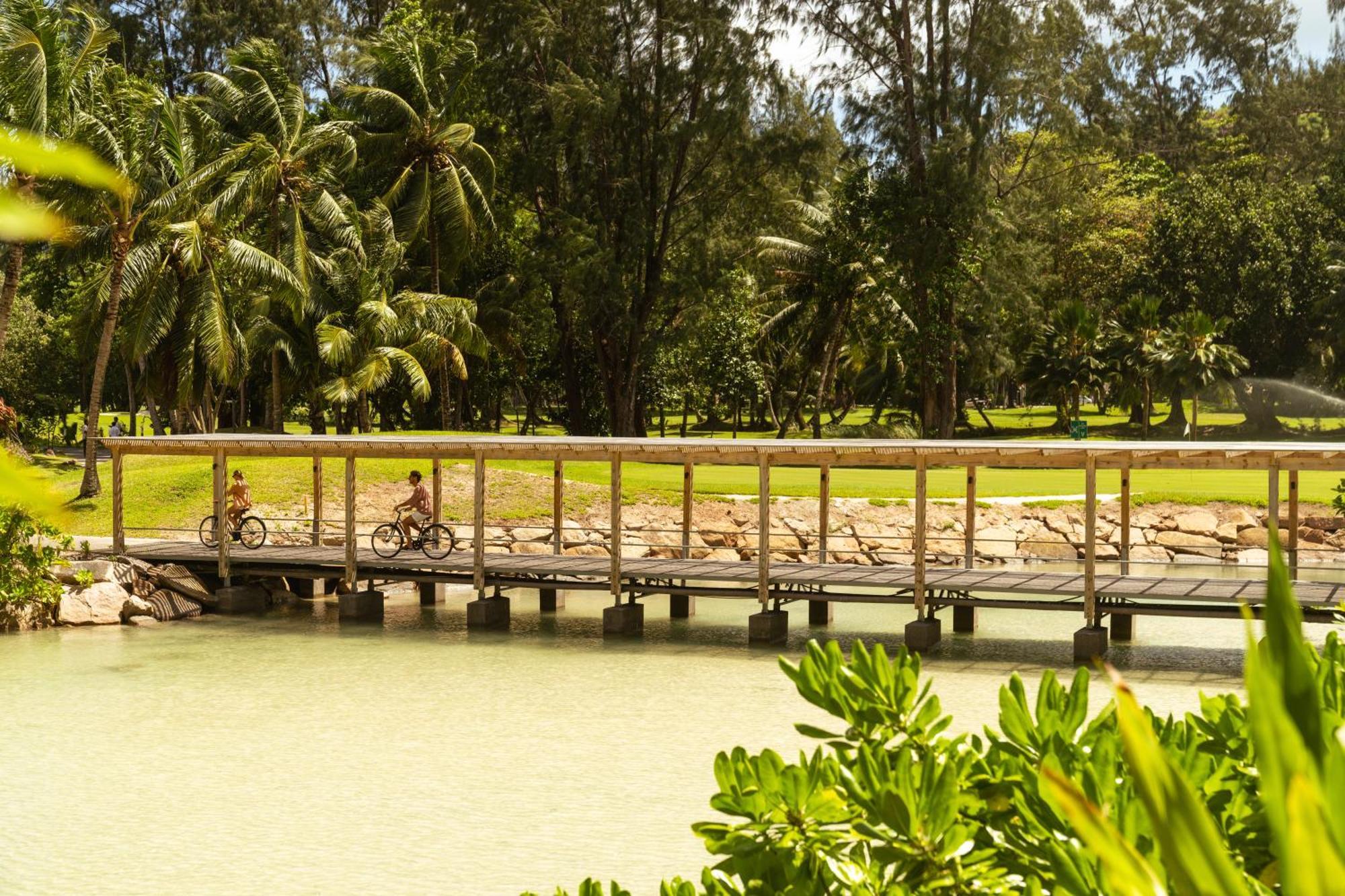 Constance Lemuria Grand Anse  Exterior photo The bridge at the golf course