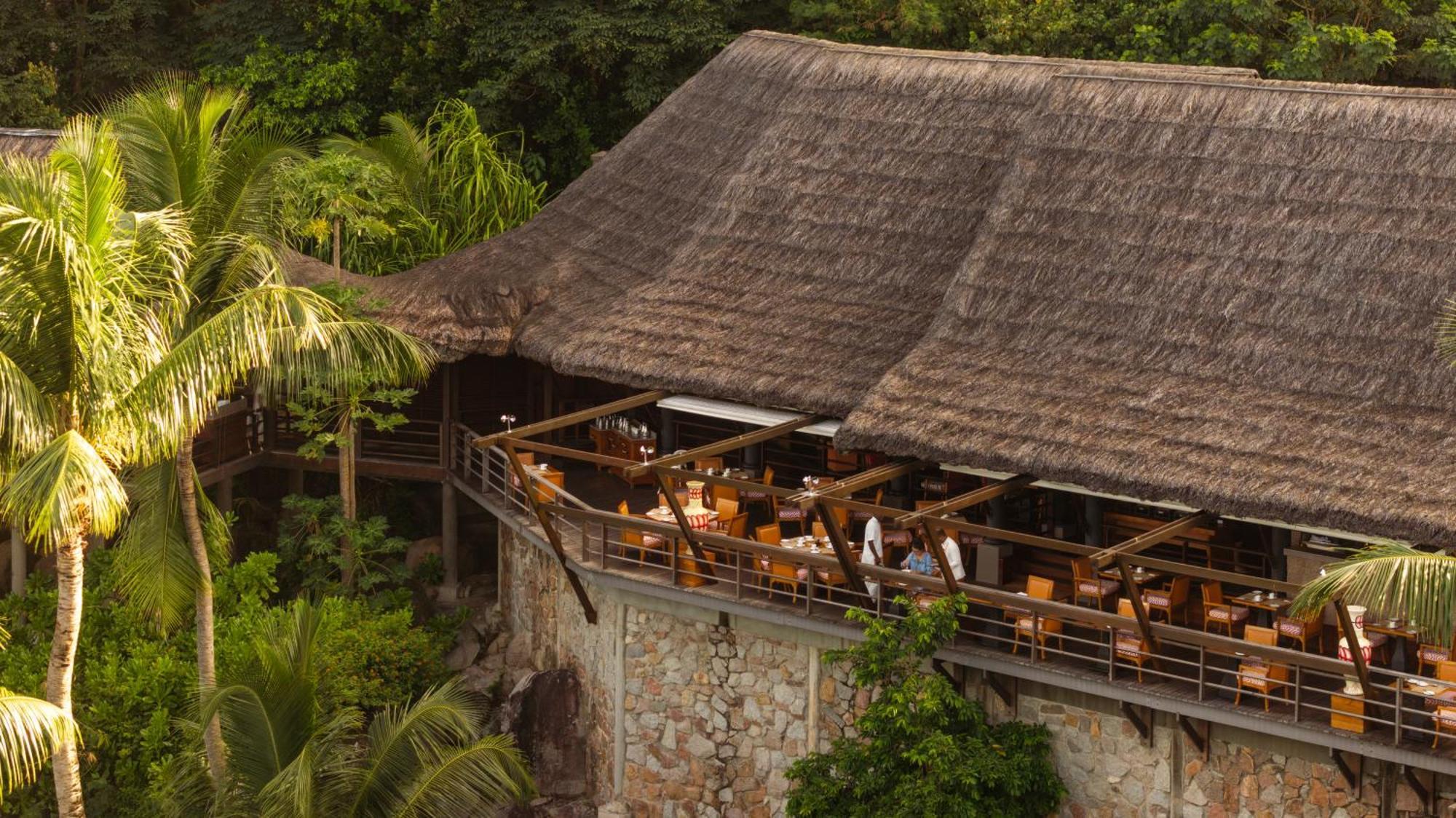 Constance Lemuria Grand Anse  Exterior photo The restaurant at the top of the Sugarloaf Rock